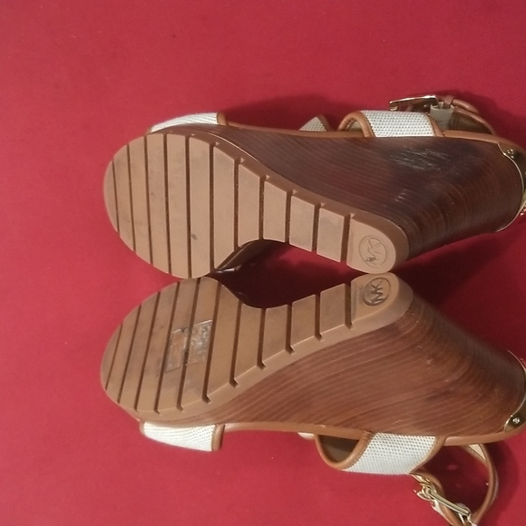 MICHAEL KORS WEDGE SANDALS - Picture 9 of 10